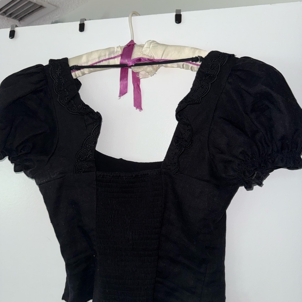Reformation Alice Linen Top
Black Puff Sleeve Crop Top - Picture 4 of 4